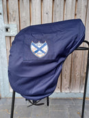 Pas de Deux Sattelbezug mit Wappen, Blau